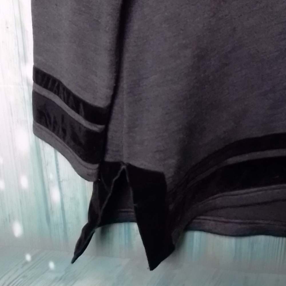 Soft Surroundings Heavy Weight Long Sleeve V Neck Gray With Black Velvet Trim Lg - Picture 4 of 10